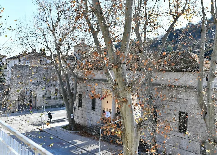 Resort: B&B Porta Romana-Language And Art